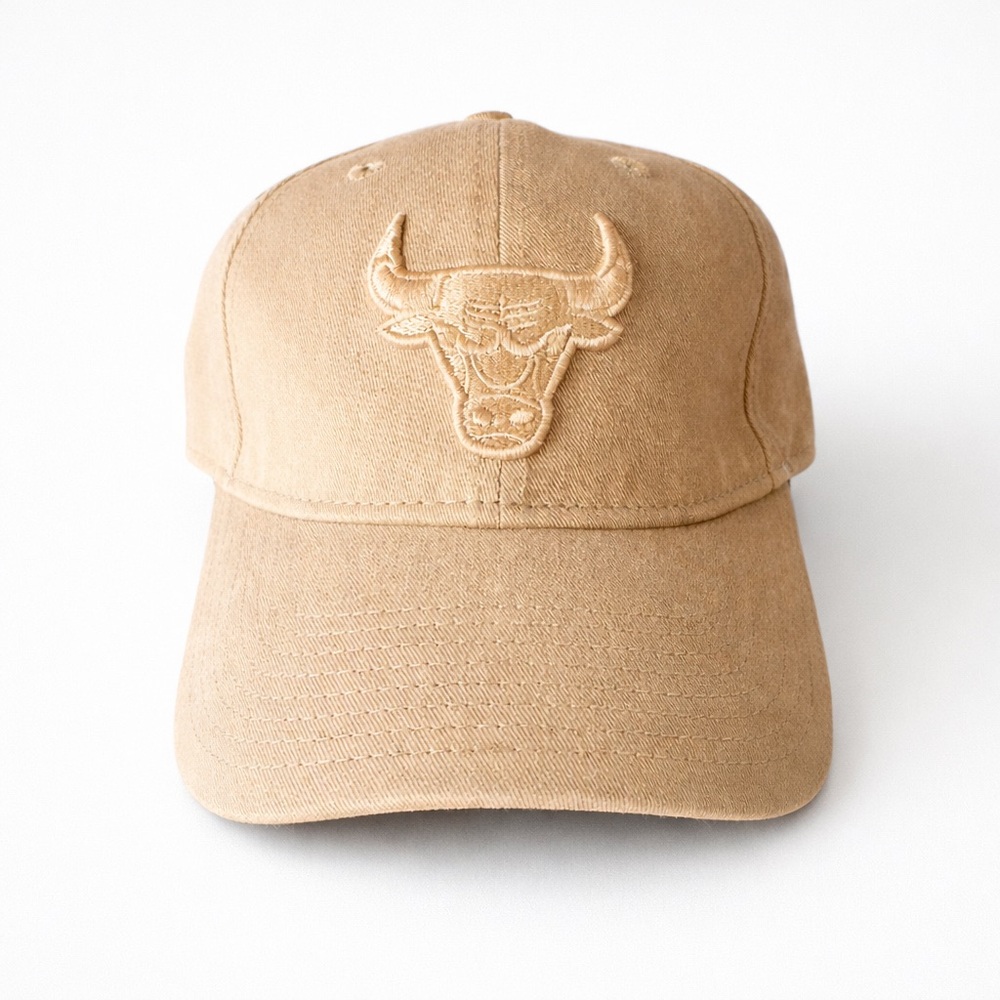 Chicago Bulls Beige Dad Hat New Era 9TWENTY Adjustable Tonal Logo Cap - Picture 7 of 7